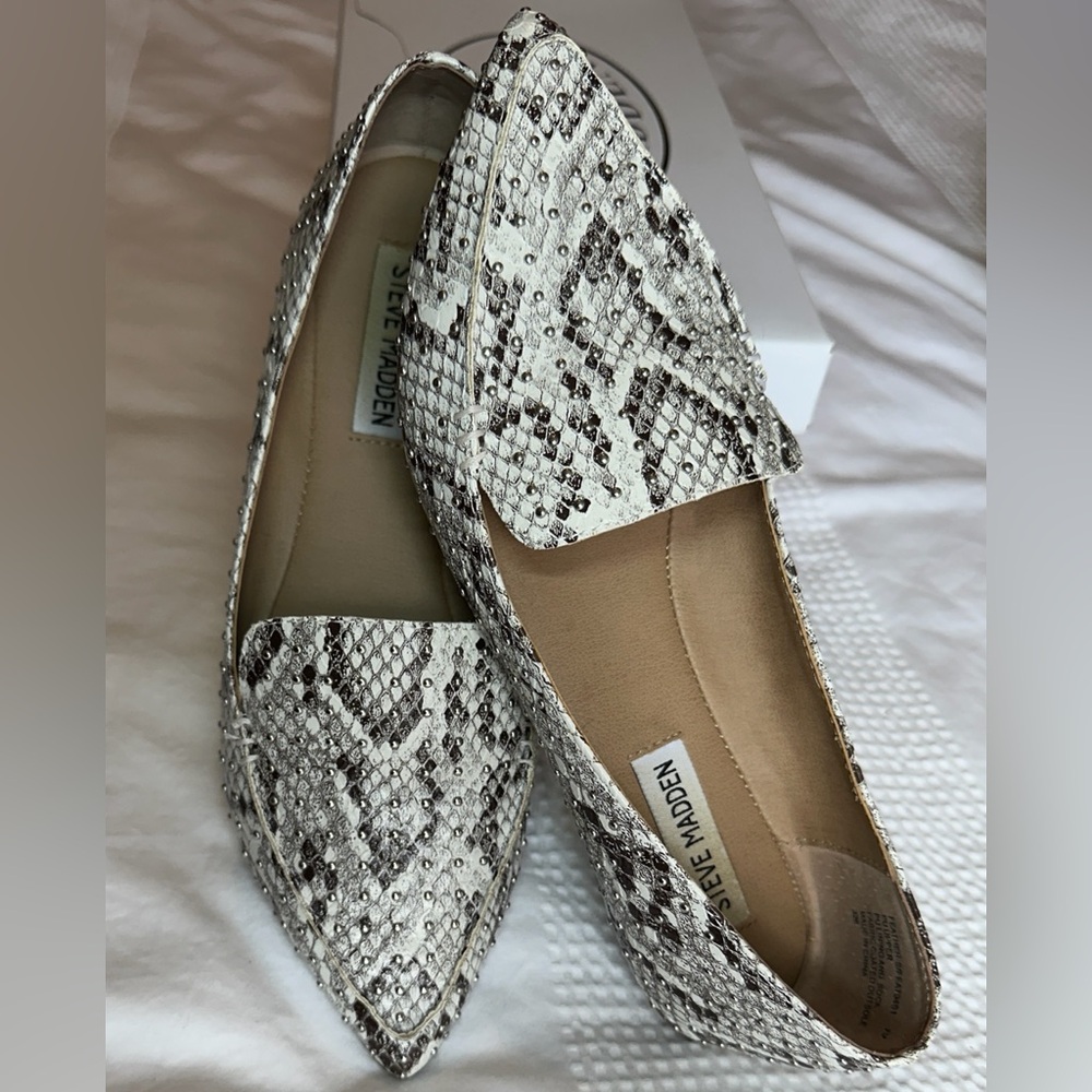 Steve Madden Women's Feather Slip On Loafer Flat in Studded Bone Snake (size 7)